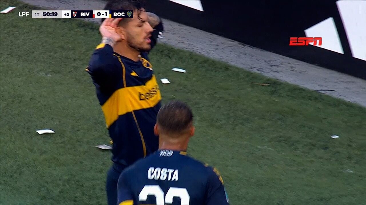 Técnicos de Vélez e Defensa Y Justicia protagonizam briga insana após jogo na Argentina