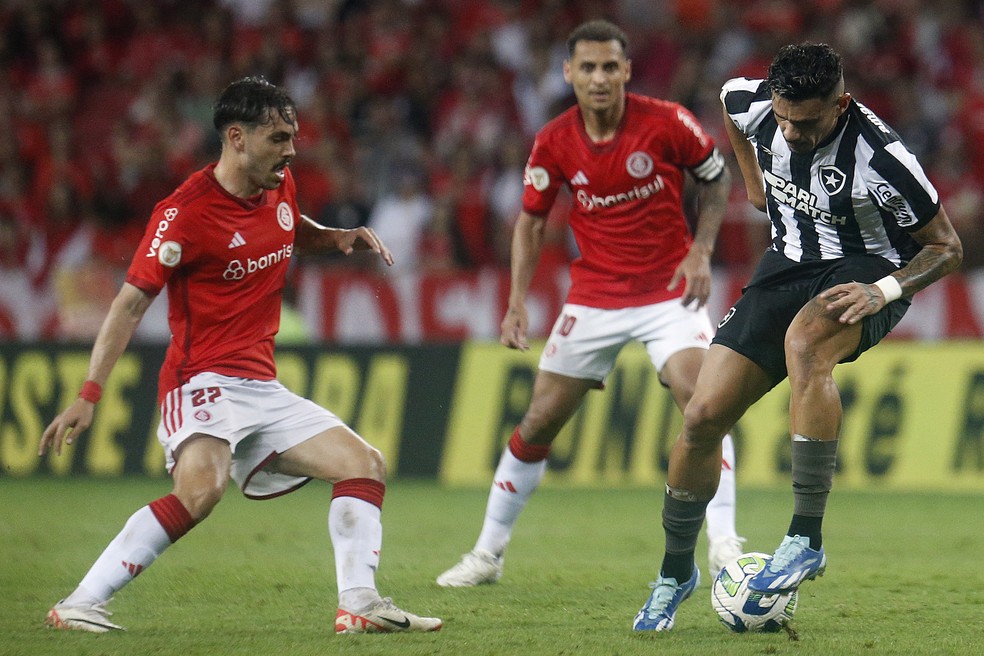 Tiago Nunes lamenta e fala em 'destruição mental' do Botafogo na