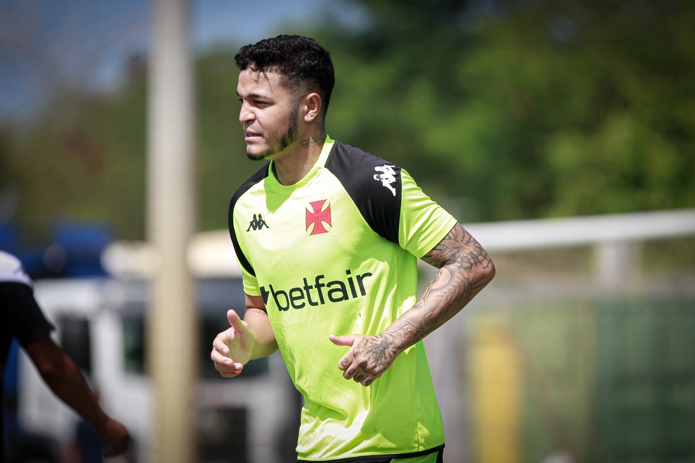 Adson volta a treinar parcialmente com elenco do Vasco  Foto: Matheus Lima/Vasco