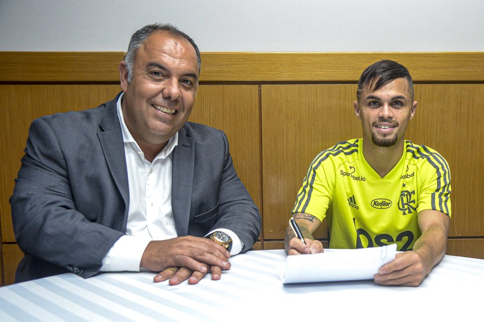 Michael na chegada ao Flamengo em 2020 — Foto: Reprodução/Twitter Oficial do Flamengo