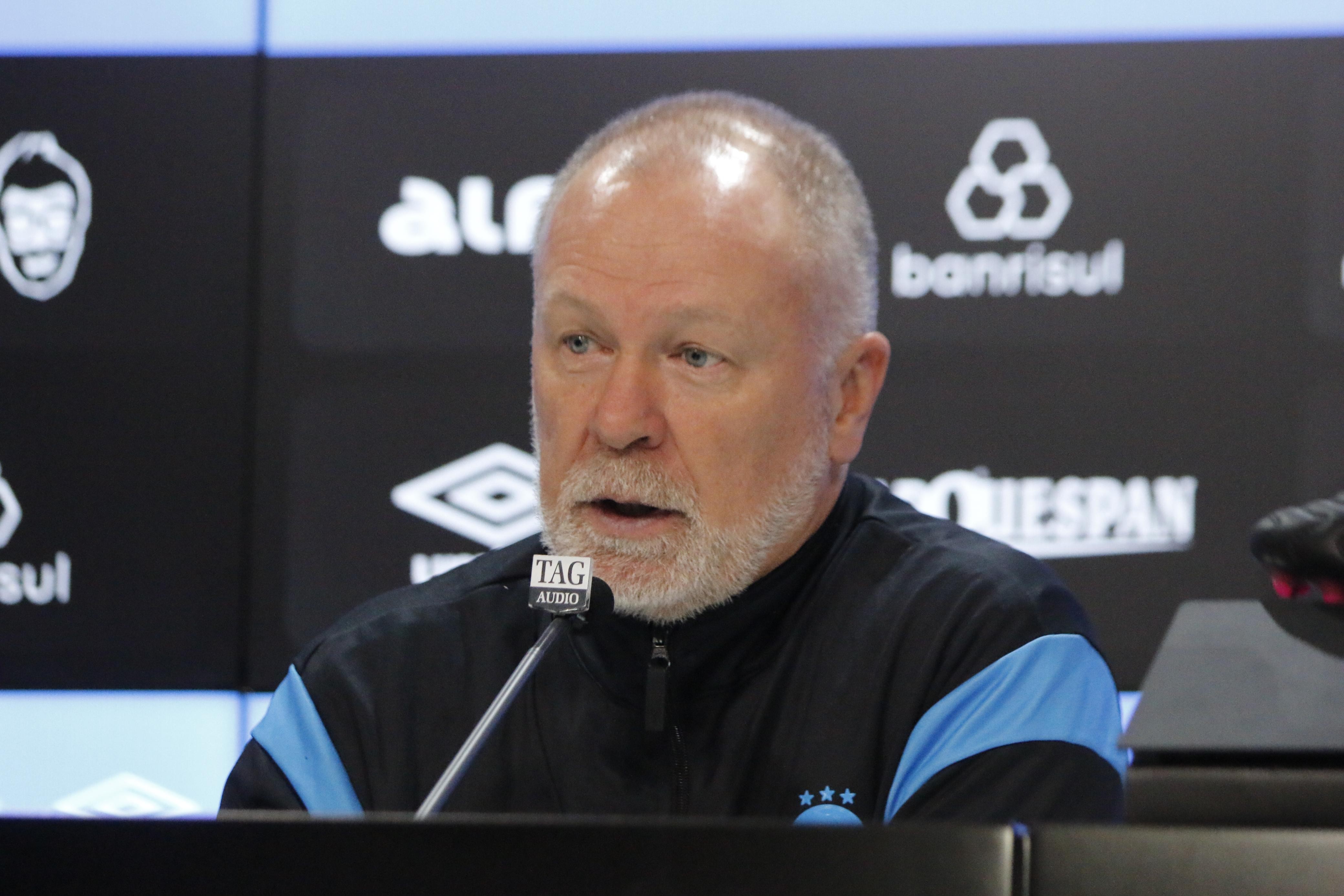 Mano explica estratégia chave para vitória do Grêmio sobre o Fortaleza.