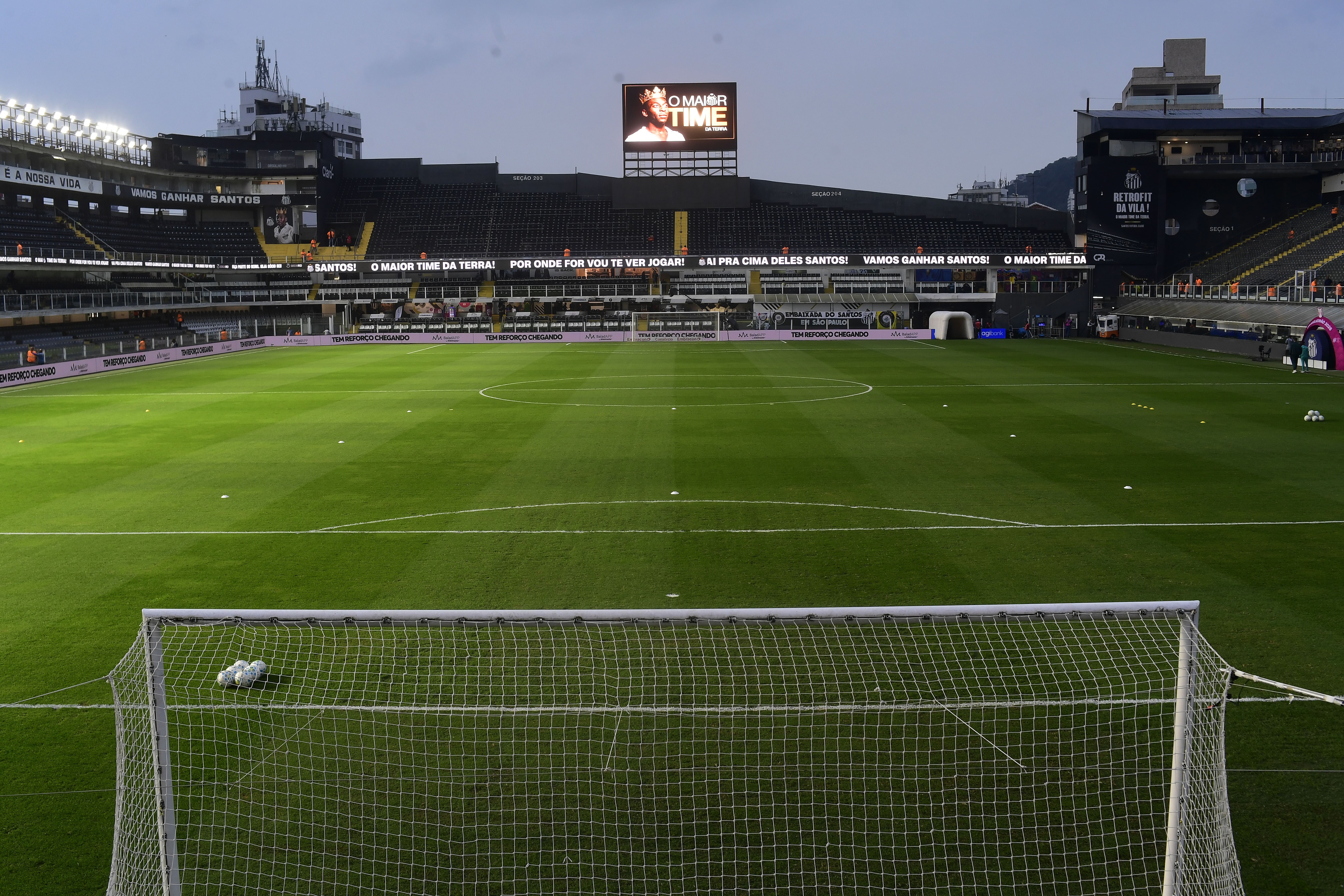 Santos altera data da troca do gramado da Vila para ceder estádio a evento de Neymar