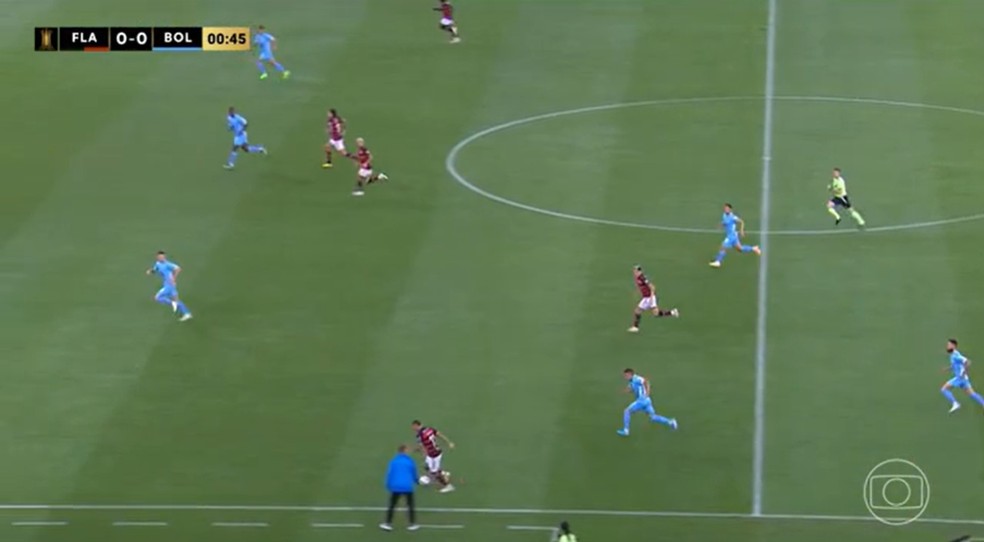 Cebolinha recebeu com três rivais pela frente, o Bolívar tentou se reajustar, mas não deu certo