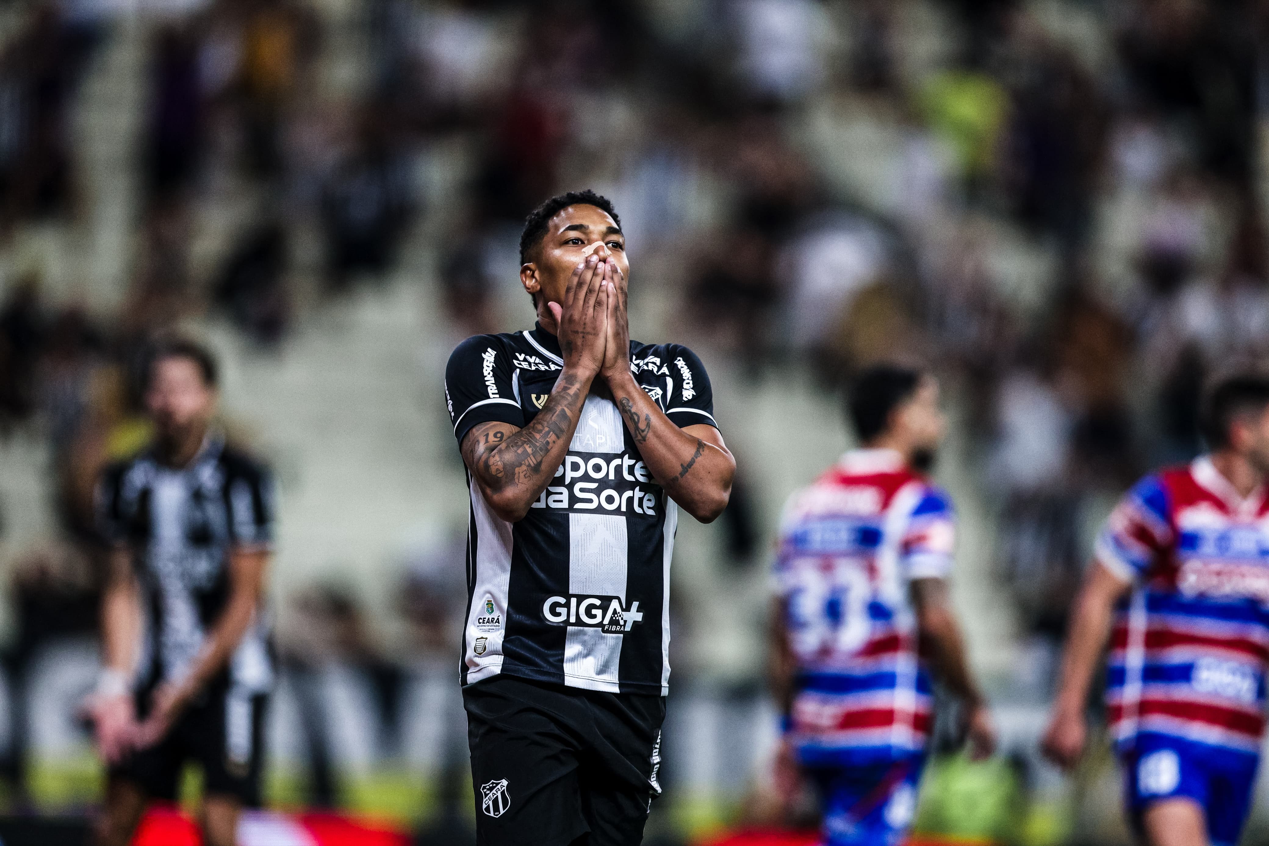 Fernandinho está recuperado de lesão e à disposiçaõ de Léo Condé