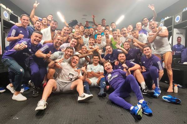 Bastidores do Cruzeiro: vitória sobre Atlético-MG tem mobilização e festa no vestiário