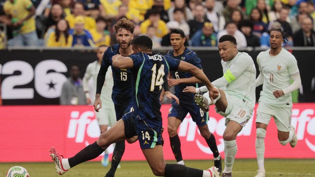 Bremer gol Brasil França seleção brasileira