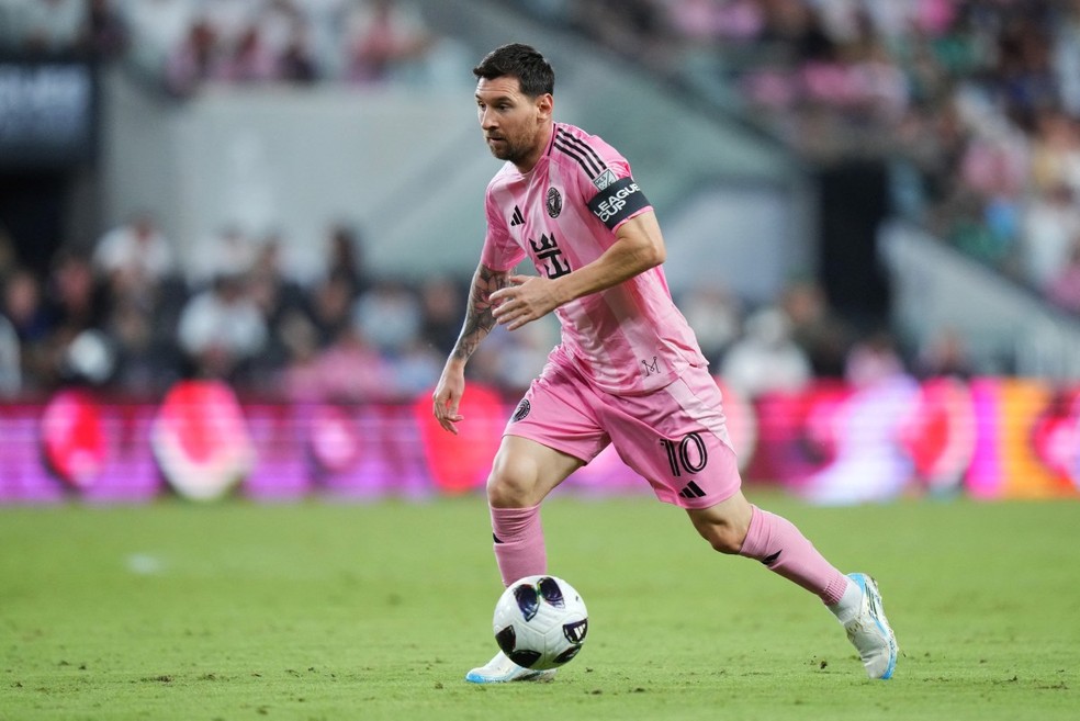 Lionel Messi em ação pelo Inter Miami em sua volta ao time após a morte do pai — Foto: RICH STORRY / AFP