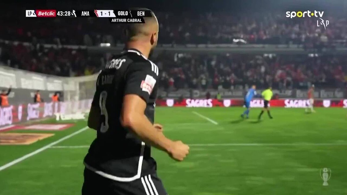 DE OLHO! Corinthians negocia contratação de Arthur Cabral, atacante do Benfica