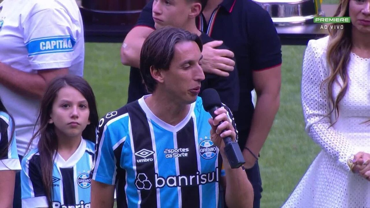 Geromel recebe homenagens do Grêmio após aposentadoria; assista ao vídeo