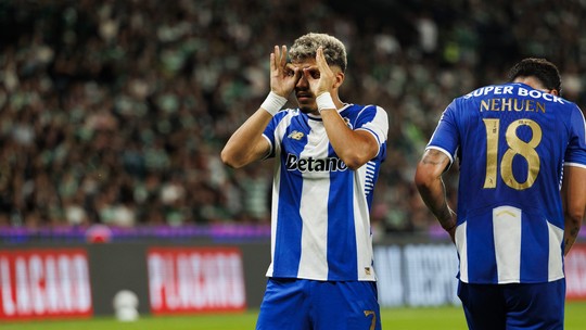 William Gomes, ex-São Paulo, vence prêmio de gol do ano em Portugal com golaço pelo Porto