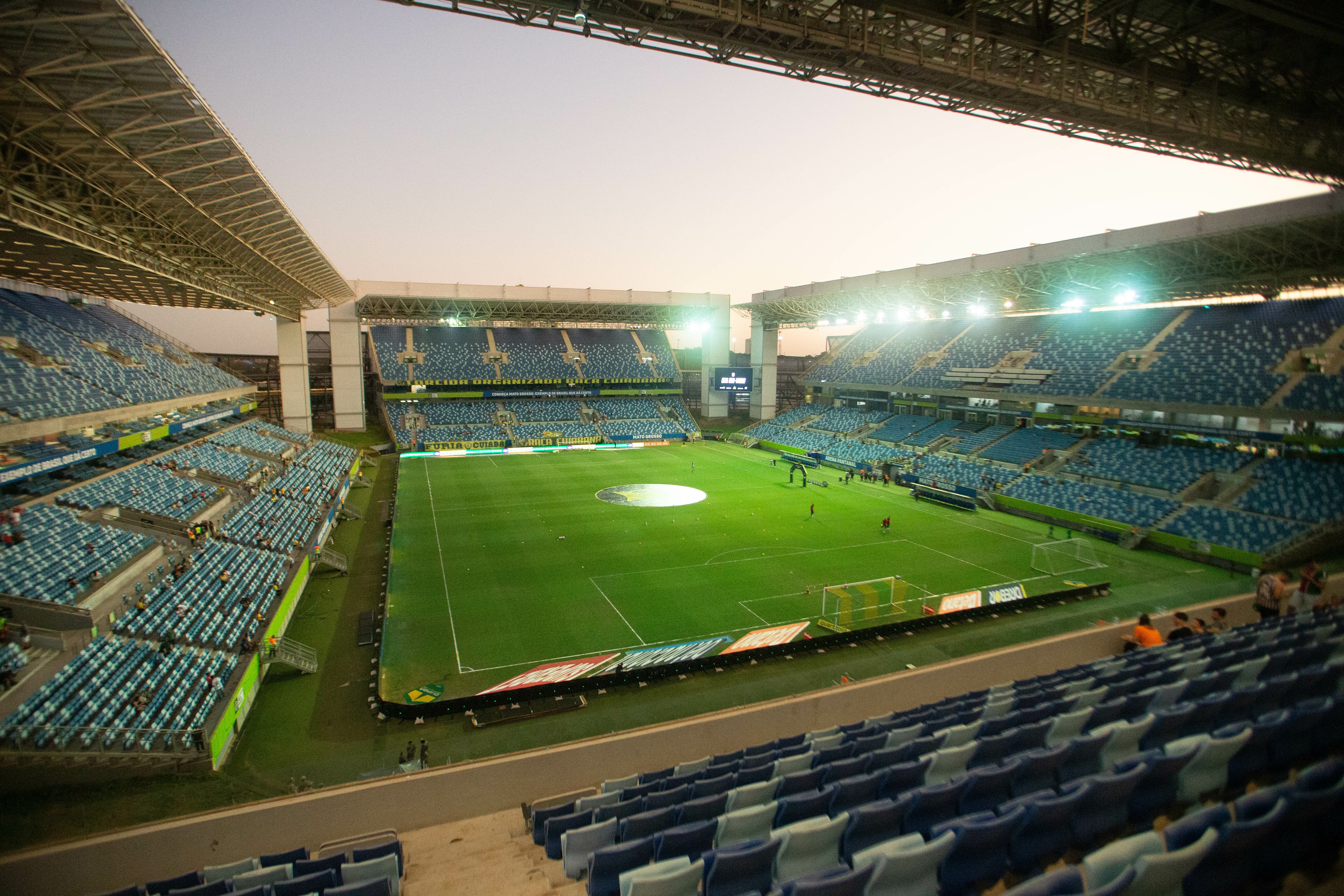 Cuiabá e CRB duelam na Arena Pantanal pela 25ª rodada da Série B: duelo equilibrado e pênalti polêmico marcam partida