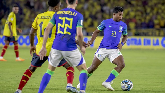 Endrick em ação durante Colômbia x Brasil