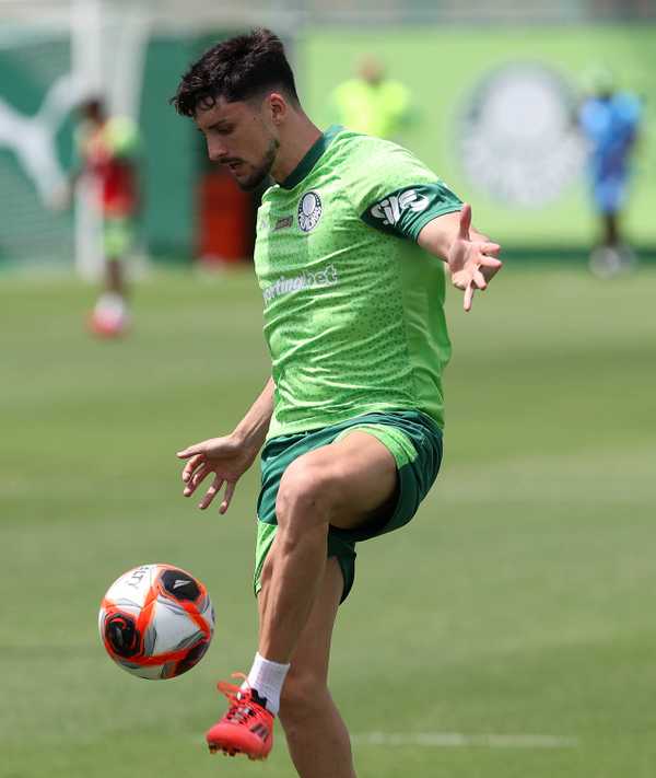 Palmeiras Conclui Preparação para Clássico contra o Santos com Piquerez em Treino.
