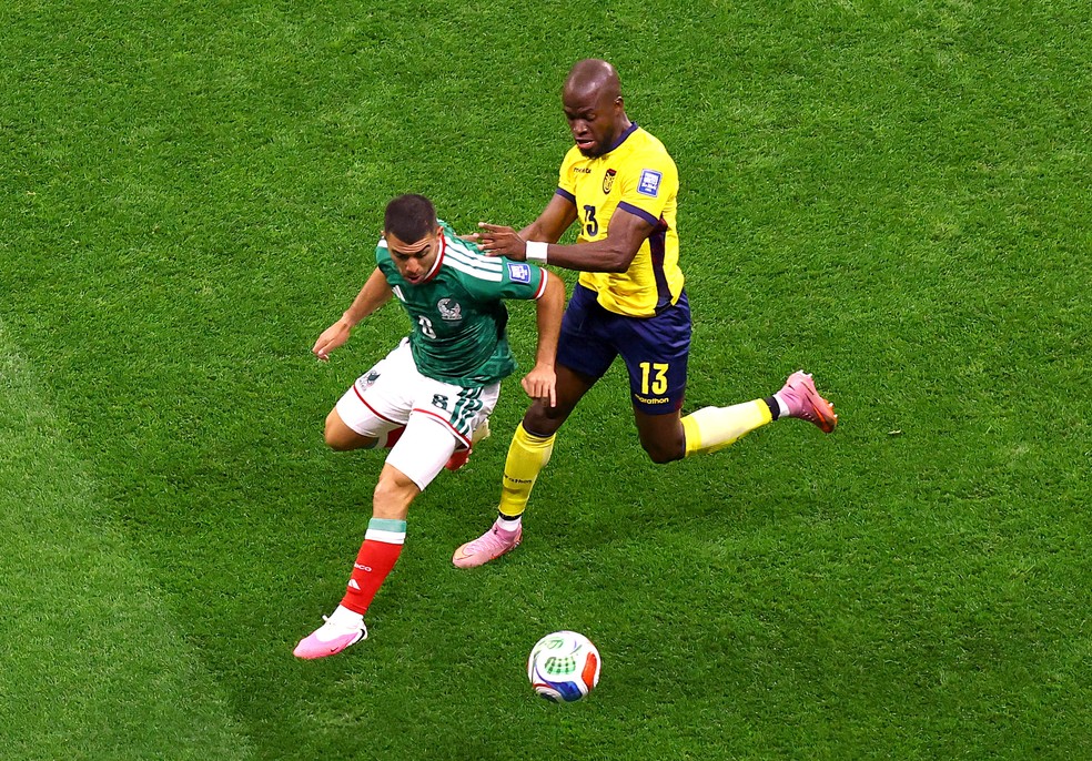 Erik Lira e Enner Valencia México x Equador