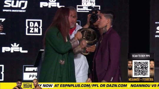 PFL: pertojogos da internetparar, Cris Cyborg cita luta com Larissa como partejogos da internet"turnê do legado" - Programa: Combate 