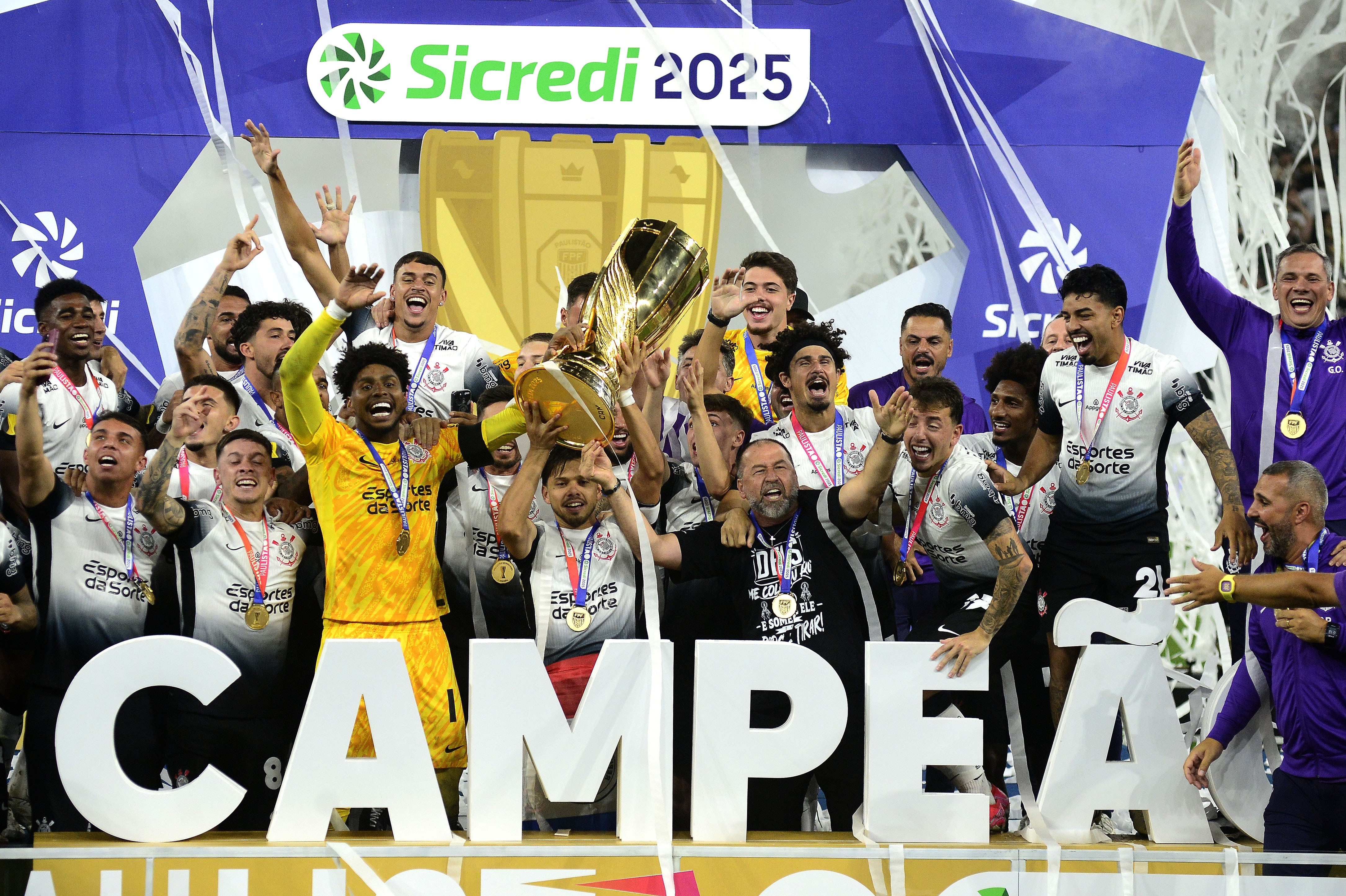 Da Crise à Conquista: Corinthians supera obstáculos e conquista título paulista.