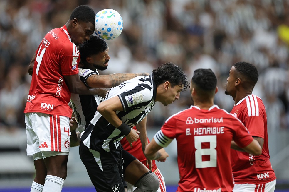Botafogo x Internacional, no Mané Garrincha — Foto: BFR