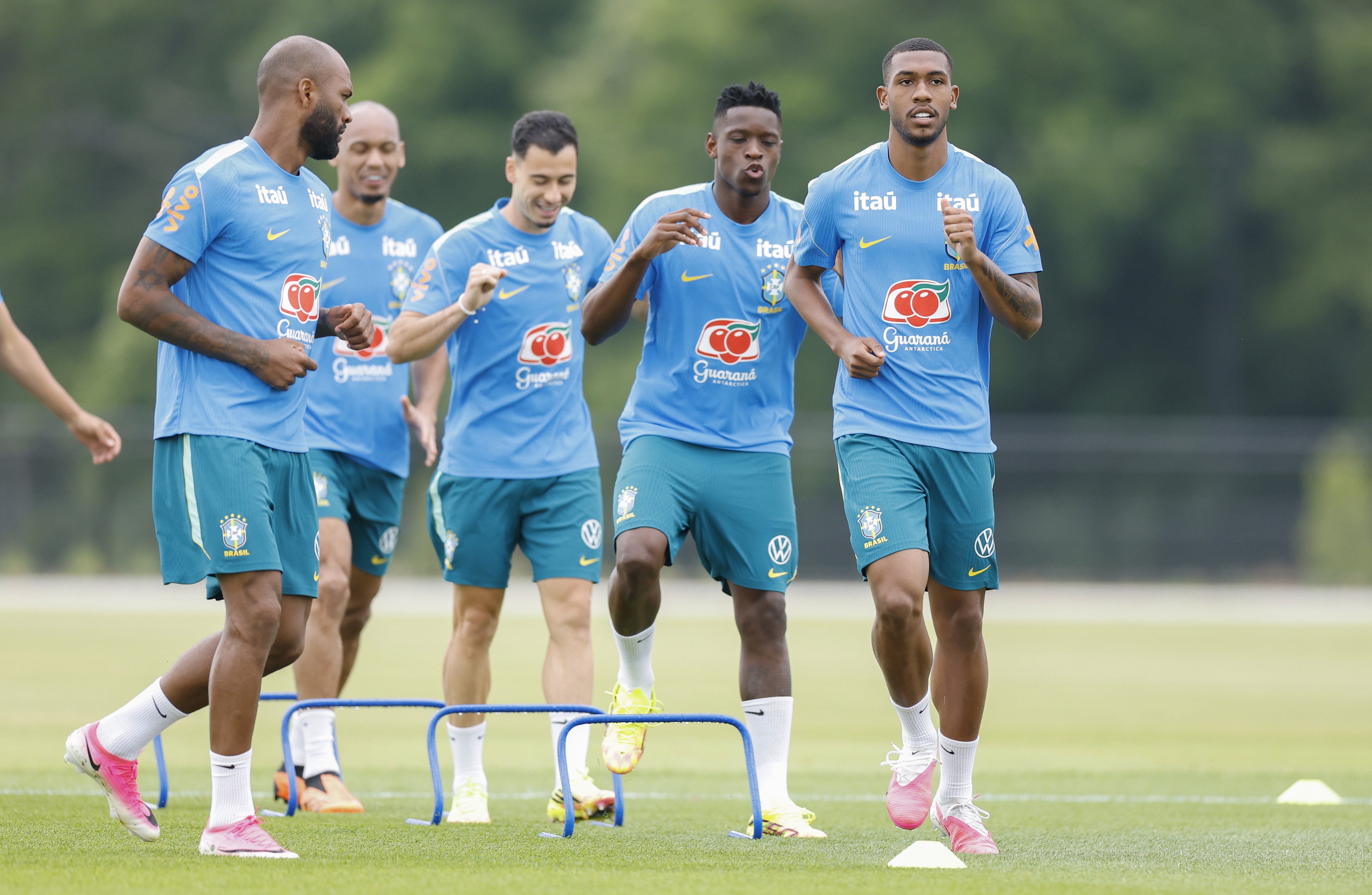 Escalação da Seleção: Ancelotti faz mistério sobre vaga de Raphinha