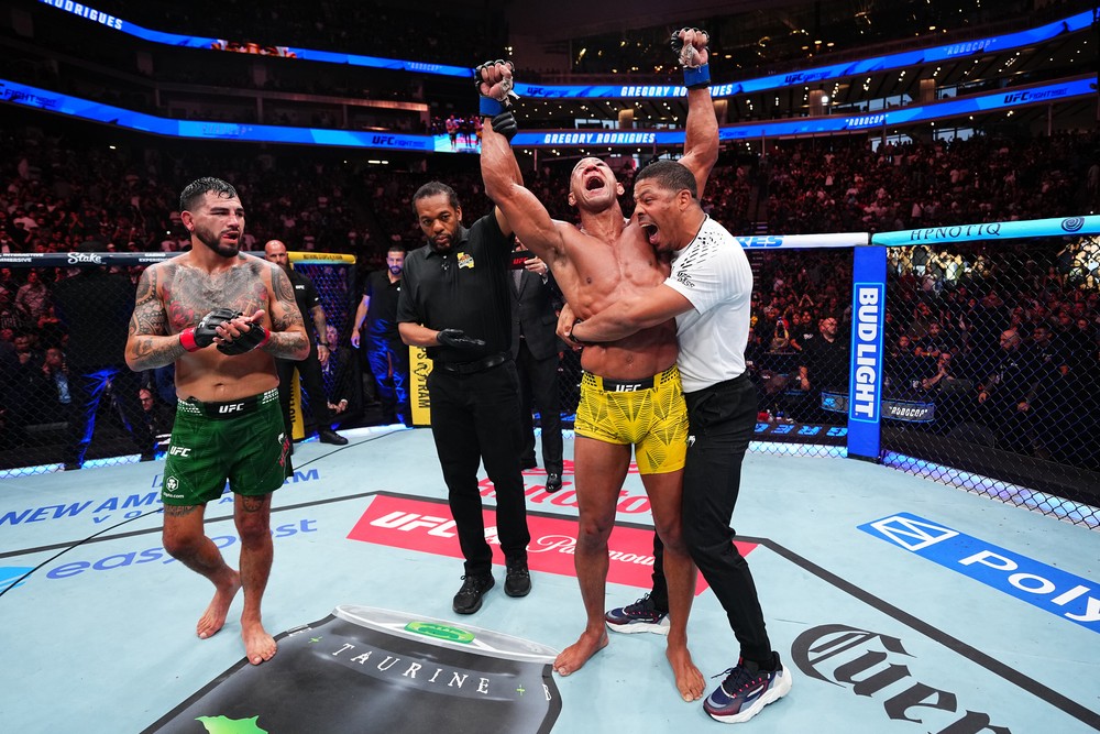 Gregory Robocop vence luta contra Anthony Hernandez no UFC