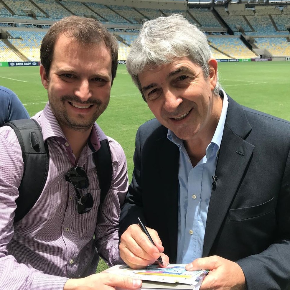 Sonaldo Vital com Paolo Rossi após conquista de autógrafo