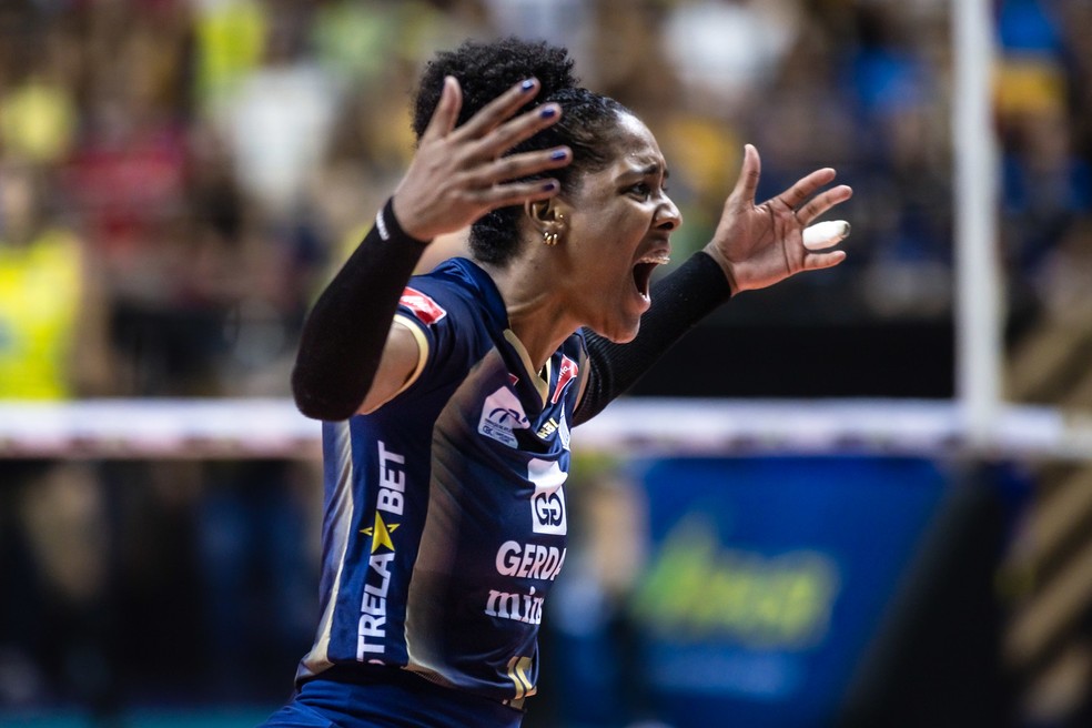 Peña vibra na final da Superliga feminina 2023/24: Minas x Praia Clube — Foto: Divulgação Minas