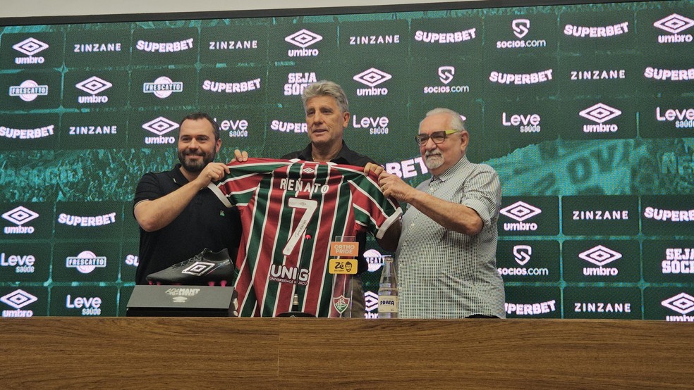 Renato Ga�cho � apresentado pelo Fluminense � Foto: Marcello Neves