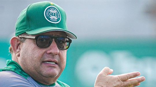 De olho em 2024, Coritiba encara o Bragantino na reestreia de Guto Ferreira: "Recuperar a confiança"