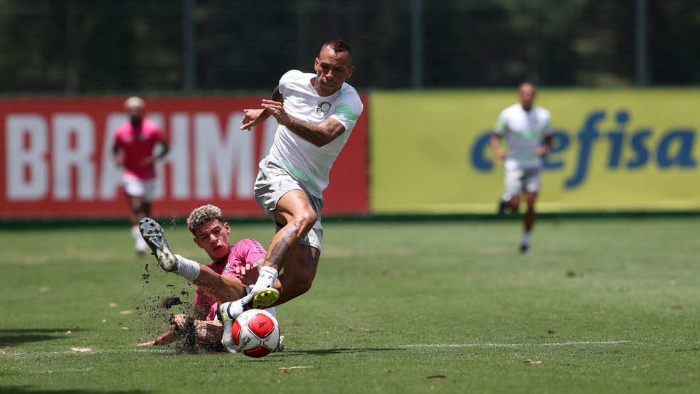 Breno Lopes em jogo-treino pelo Palmeiras — Foto: Cesar Greco/Palmeiras