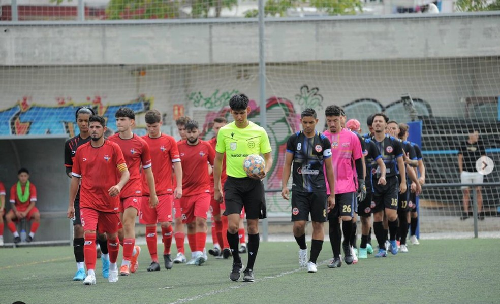 Ousadia FC em ação pela quarta divisão da Catalunha — Foto: Reprodução/OusadiaFutbolClub