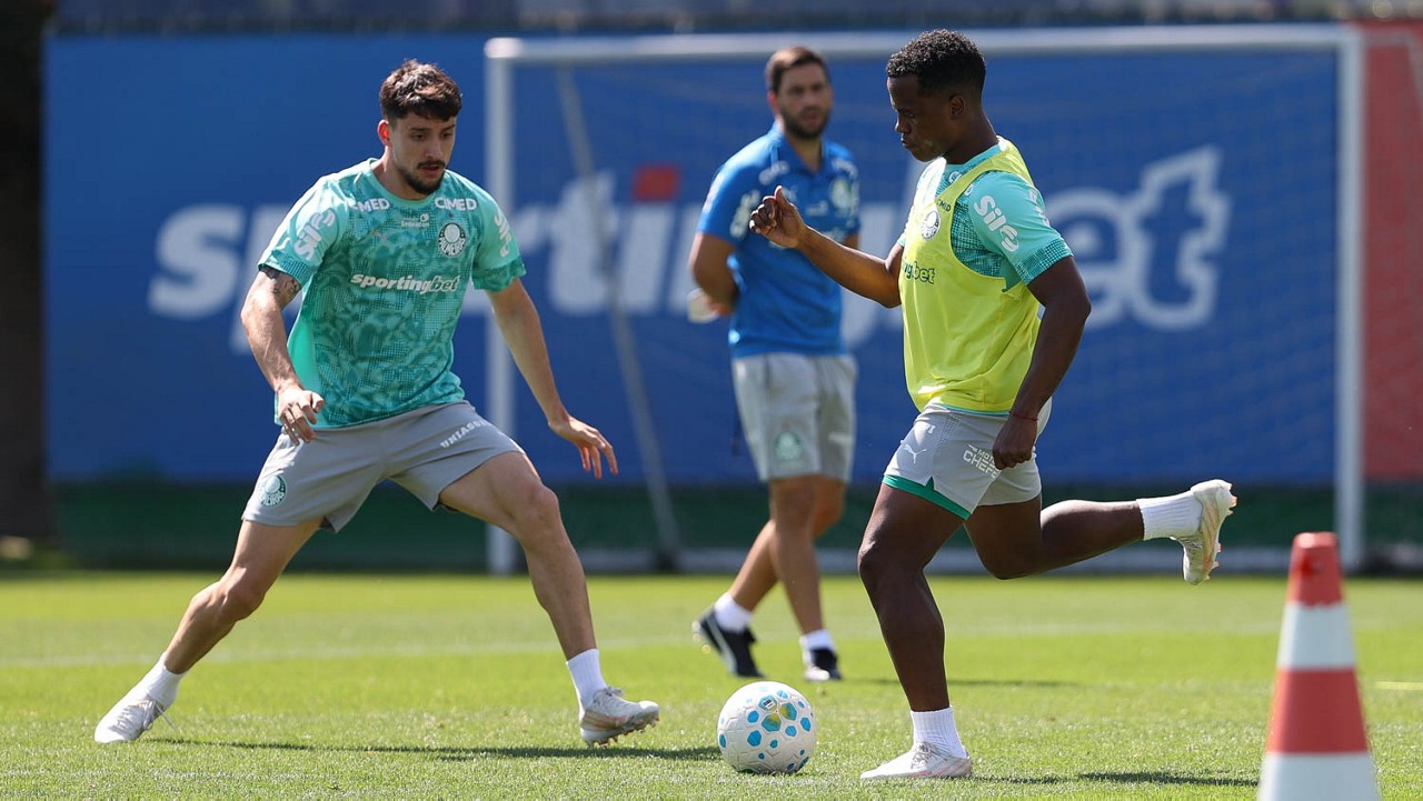 Palmeiras faz mudanças na escalação para jogo contra o Botafogo sem Abel Ferreira