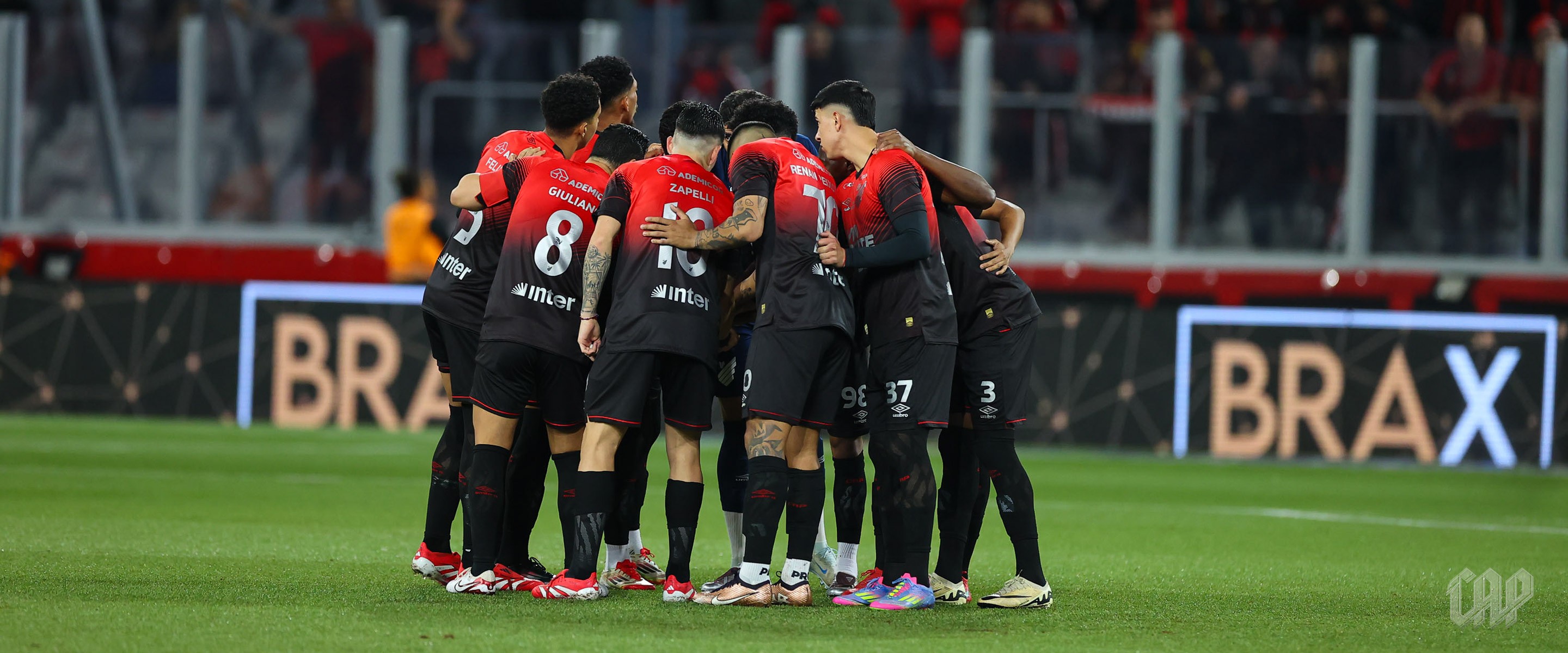 Athletico revive 2012 e segue roteiro parecido na Série B