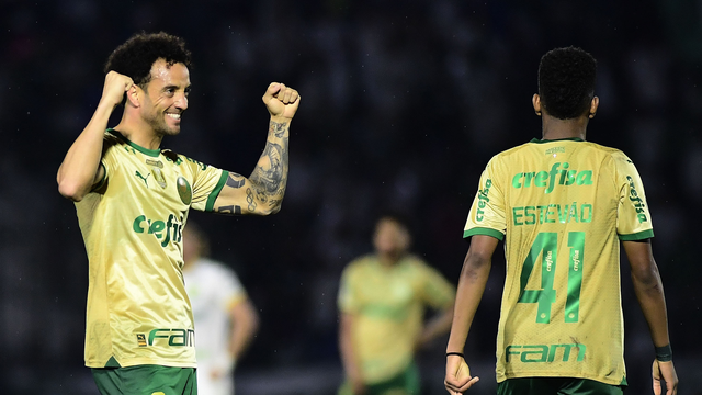 Felipe Anderson comemora gol do Palmeiras contra o Cuiabá