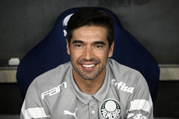 Meia do Manchester City elogia Abel Ferreira, do Palmeiras: 