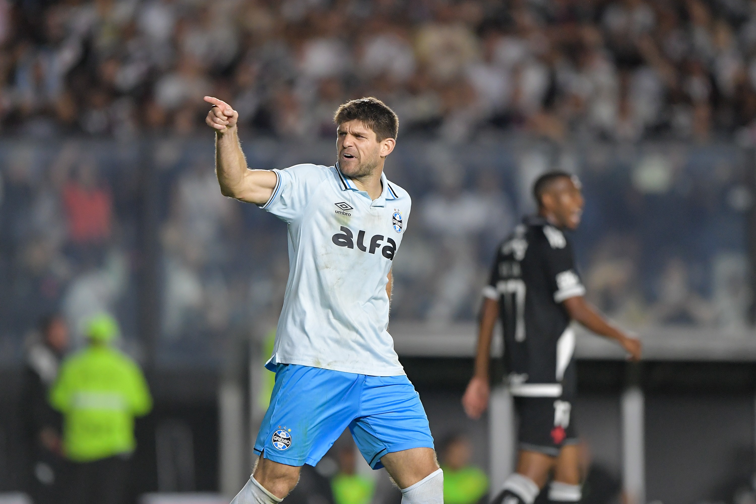 Desempenho dos Zagueiros e Mano no Empate entre Grêmio e Vasco.