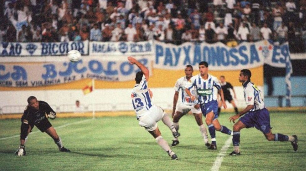 Paysandu e S&atilde;o Raimundo-AM - Copa Norte 2001 &mdash; Foto: Reprodu&ccedil;&atilde;o