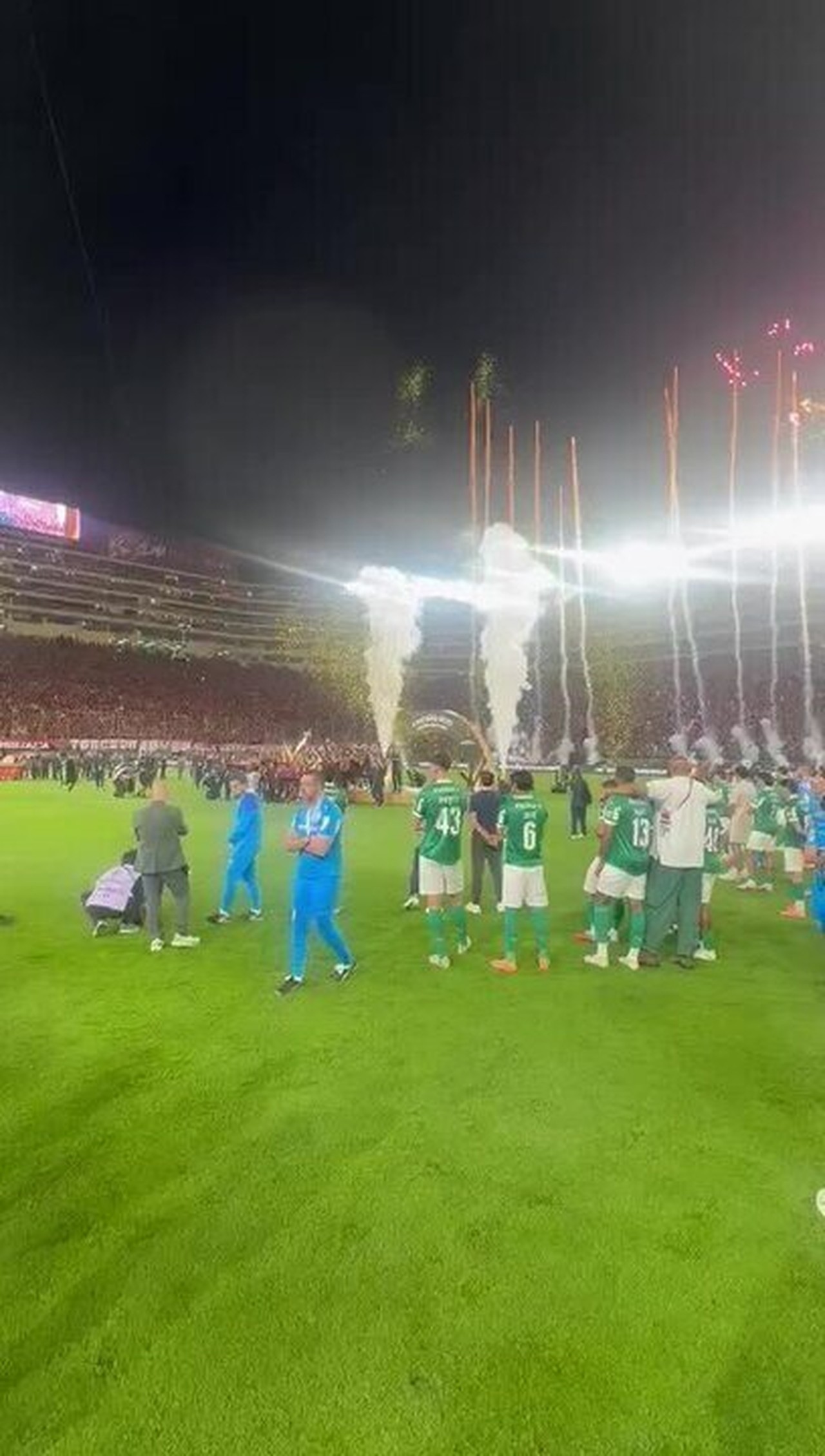 Palmeiras sofre o vice; Gesto de Abel com medalha expõe a desolação do elenco.