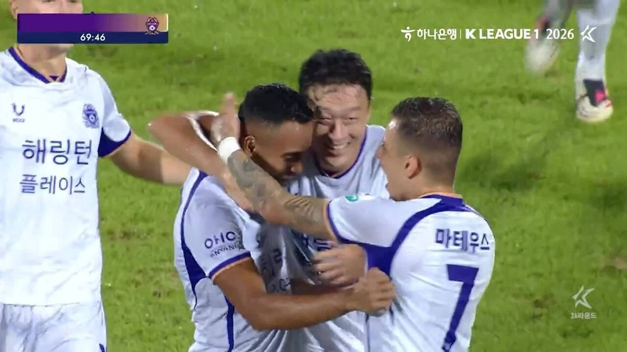Ex-Cruzeiro faz gol à la Ronaldinho em 2002 e brinca: "Vou falar que o meu também foi por querer"