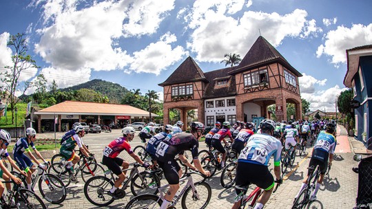 Chileno vence primeira etapa da Volta Ciclística de SC; veja classificação