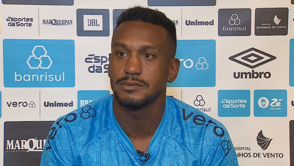 Edenilson conta em entrevista exclusiva como enfrentou a tragédia no RS — Foto: Marcos Hofmann/RBS TV