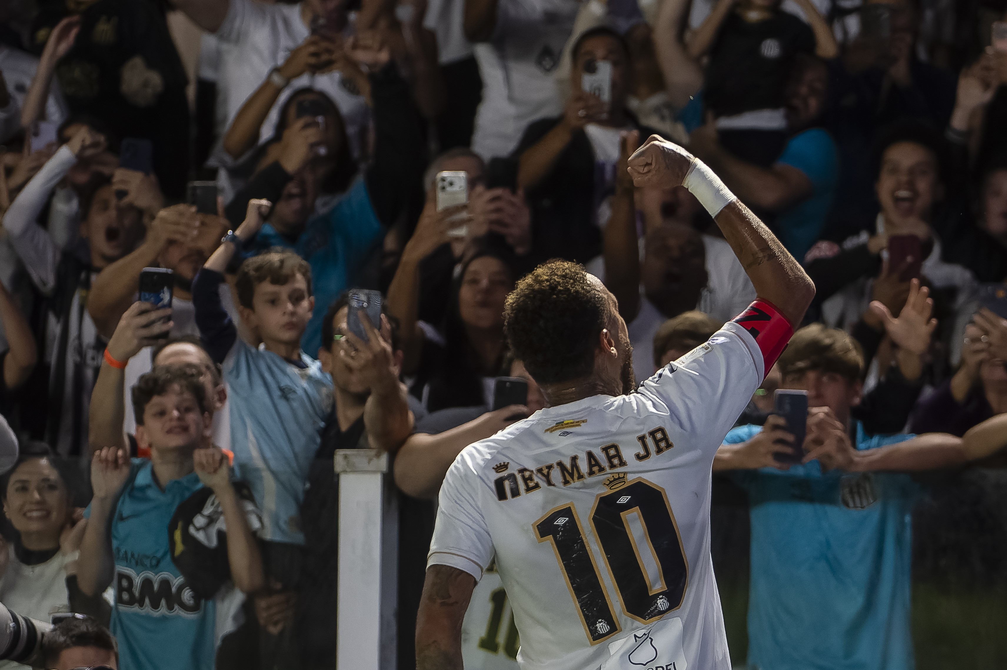 Santos x Neymar: entenda os bastidores que fizeram a relação entre clube e jogador desgastar
