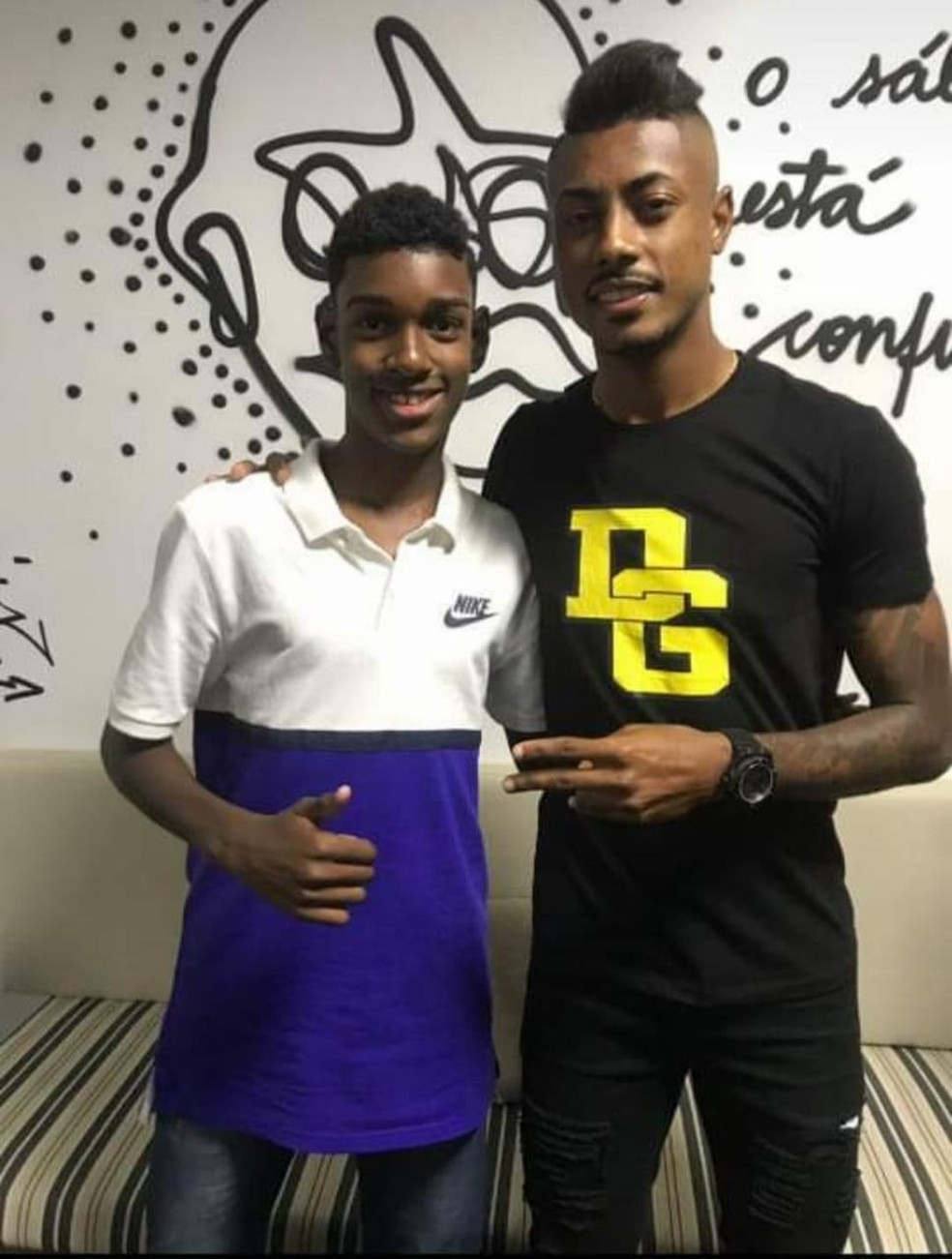 Felipe Lima em foto com Bruno Henrique, ídolo do Flamengo — Foto: Arquivo Pessoal