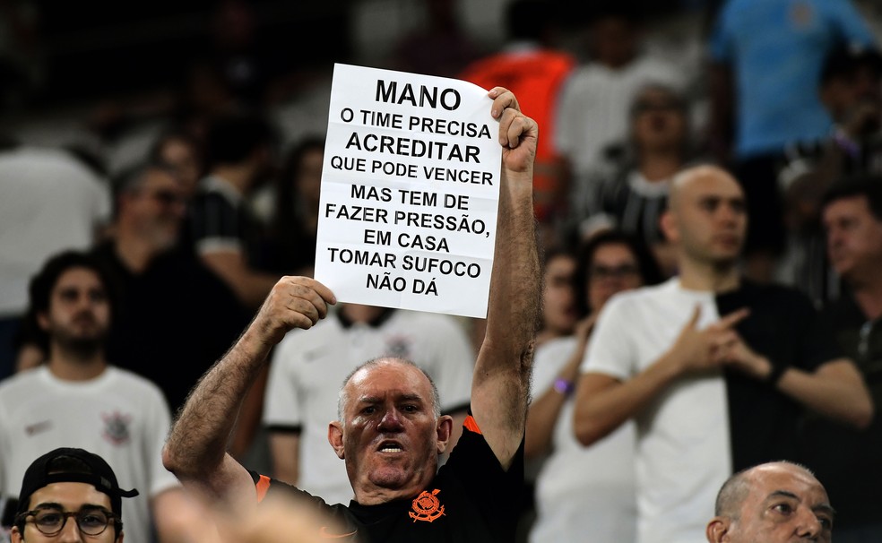 Protesto de torcedor do Corinthians na Arena — Foto: Rodrigo Coca/Ag. Corinthians