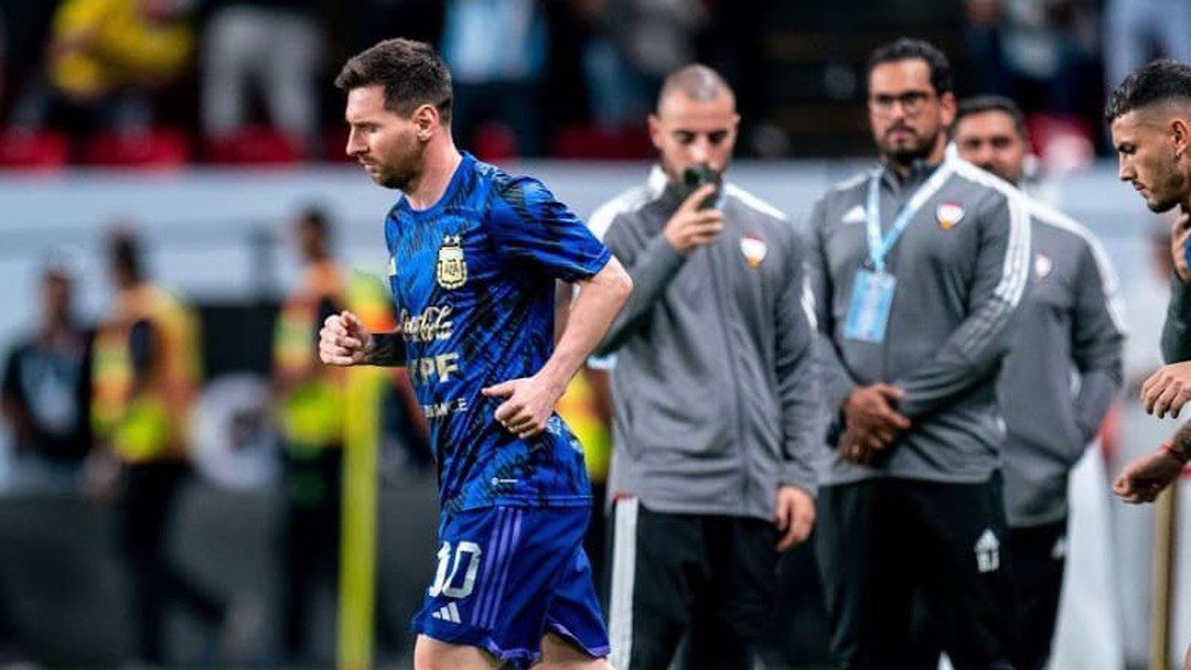 Messi lamenta episódios antes do jogo e cutuca brasileiros: 'Eles gostam de  mim