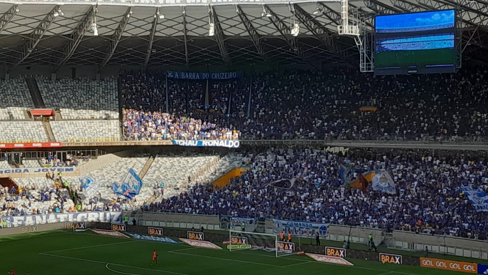 Faixa de Tchau Ronaldo no Mineirão — Foto: Gabriel Duarte