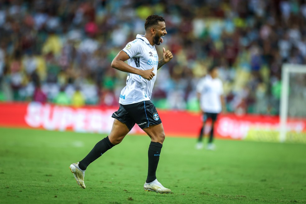 Reinaldo foi autor do gol de empate em 2 a 2 com o Fluminense, no Maracanã
