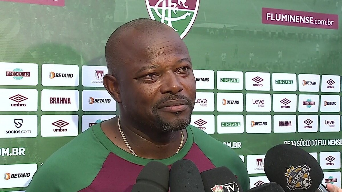 Marcão festeja primeira vitória do Fluminense na temporada: 