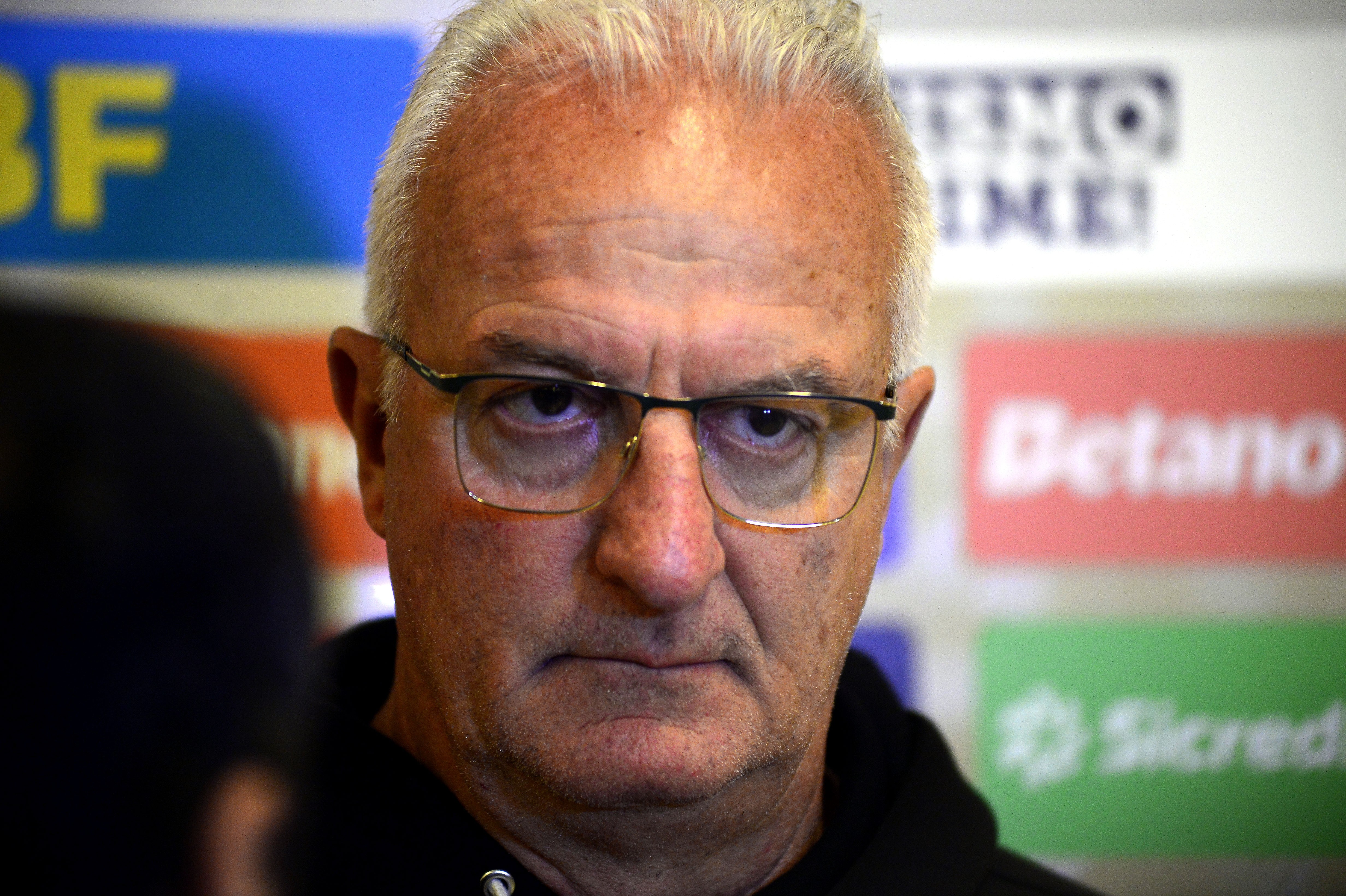 FALA, PROFESSOR! Dorival analisa equilíbrio e impacto de polêmicas com Memphis no Dérbi