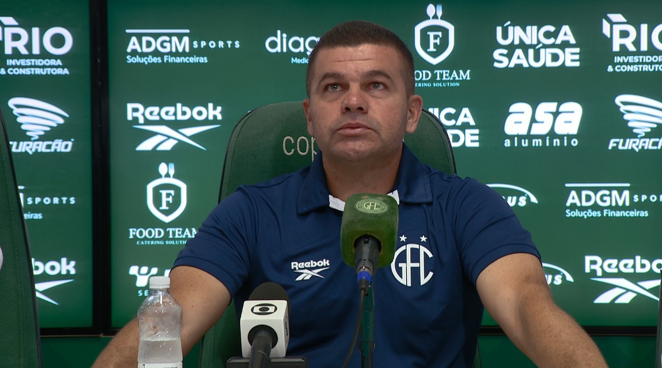 Técnico do Guarani se emociona ao recordar Vadão em apresentação