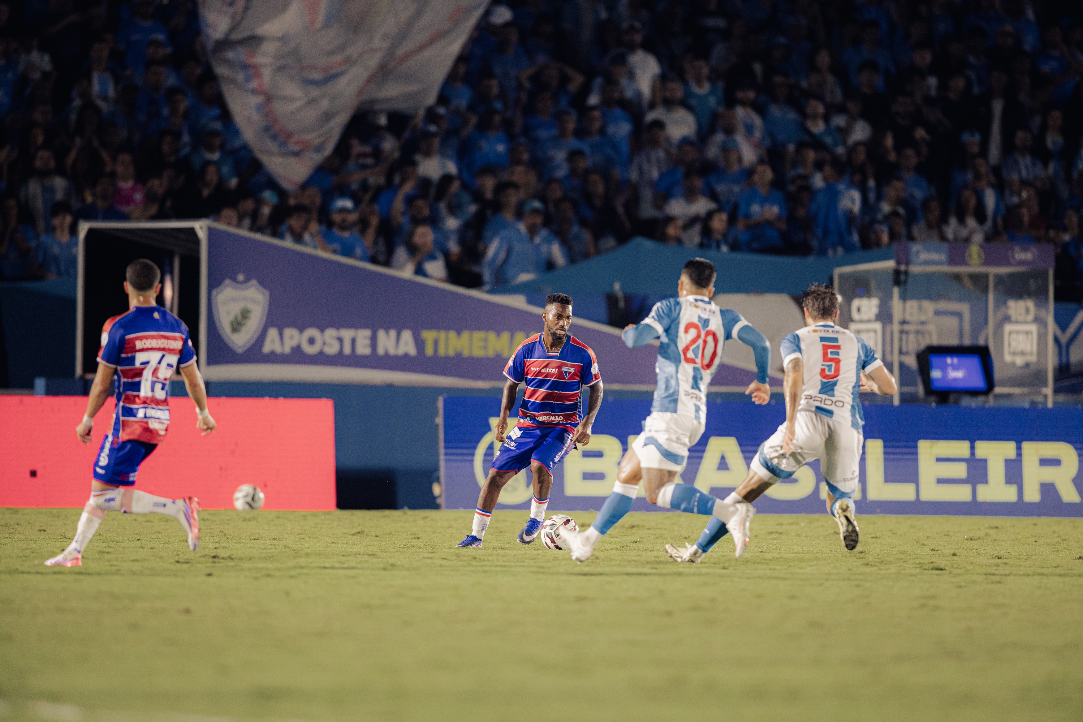Pressionado, Fortaleza aposta em força fora contra virtual rebaixado América-MG