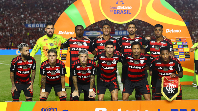 Time do Flamengo antes de jogo contra o Botafogo-PB